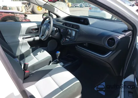 2014 Toyota Prius C Three from USA, damaged, VIN JTDKDTB39E1081104